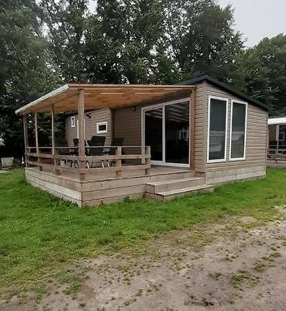 Chalet 2 Landgoedcamping Nienoord In Leek Exterior foto