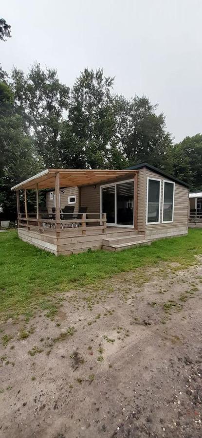 Chalet 2 Landgoedcamping Nienoord In Leek Exterior foto